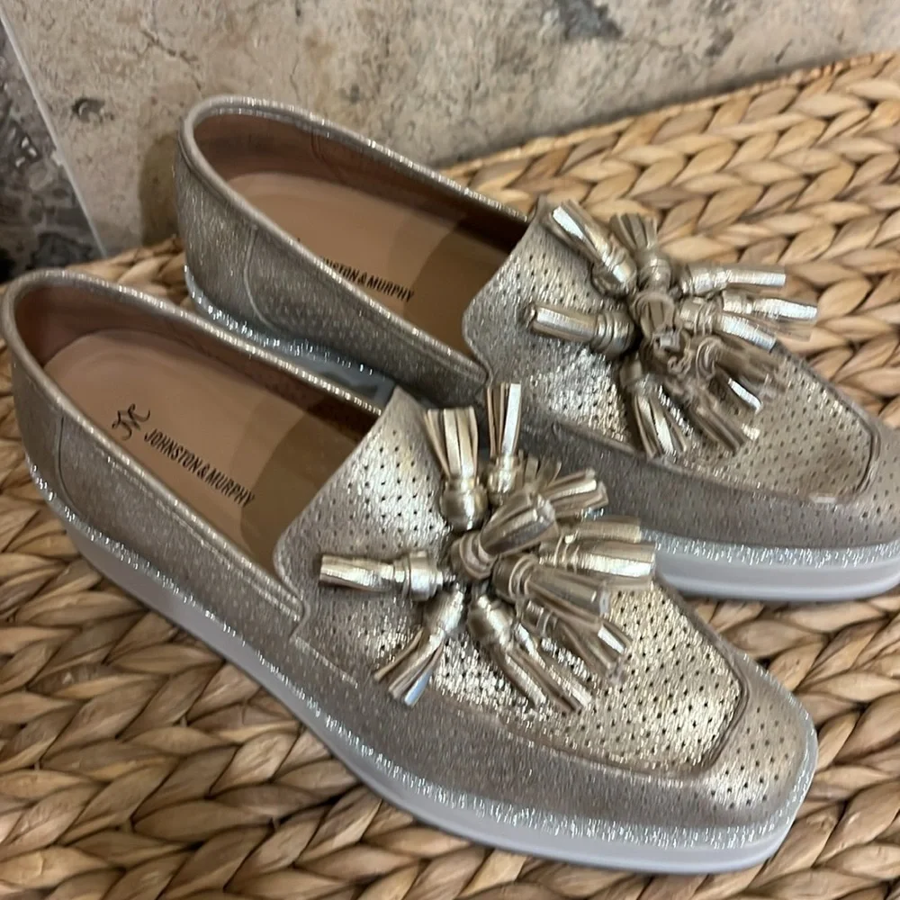 New Johnston & Murphy Gracelyn Tassel Loafer, size 8.5 M. Gold, silver, white. - Picture 2 of 9